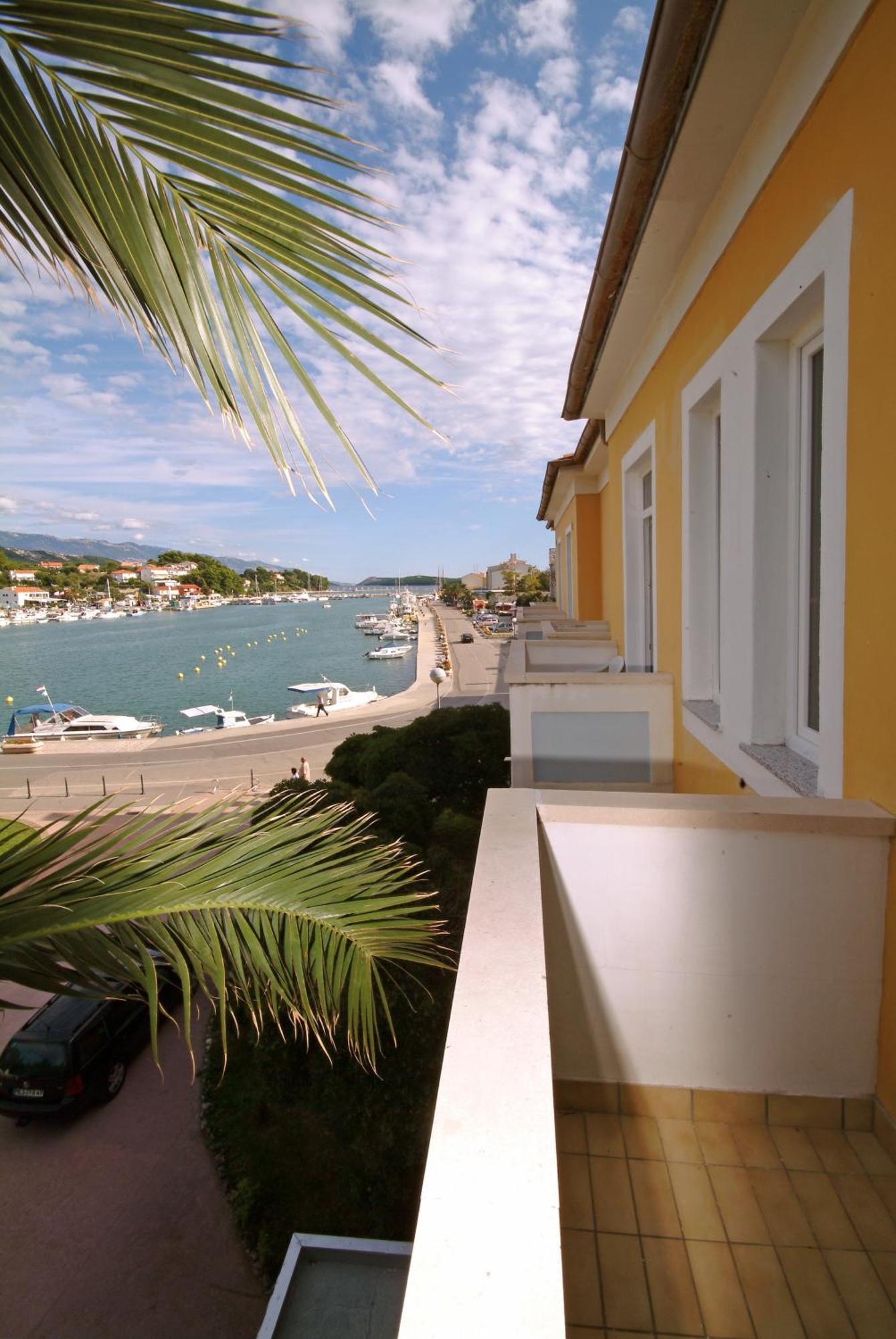 Hotel Istra Rab Town Exterior photo
